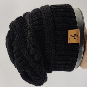 Lorome Black Fleece Lined Puffy Ball Beenie Hat Crochet